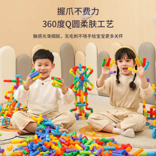 ��ͯ�׽�ƴ�bˮ�ܵ���߷eľѩ��Ƭһ����b�׃��@��߬F؛���l