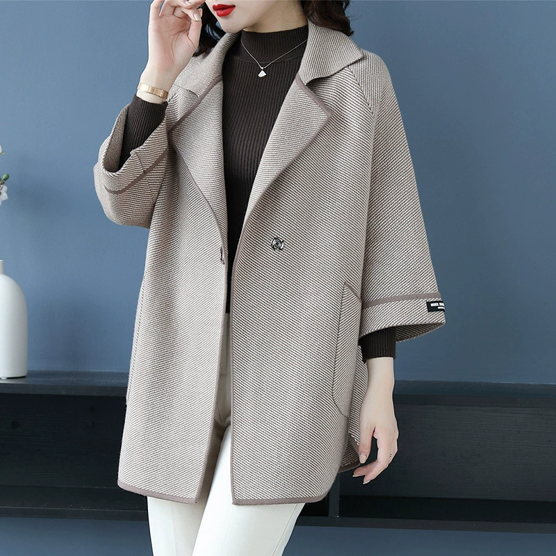 Пальто для мамы-осени 2023 НОВЫЙ свободный женский свитер-Кардиган среднего возраста больших размеров в иностранном стиле, осенне-зимнее модное пальто