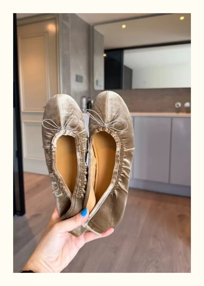 Giày búp bê Mary Jane đế bệt mũi tròn thắt nơ, chất liệu nhung, gót thấp dưới 3 cm — Màu sô-cô-la, Vàng cổ điển chi tiết 21