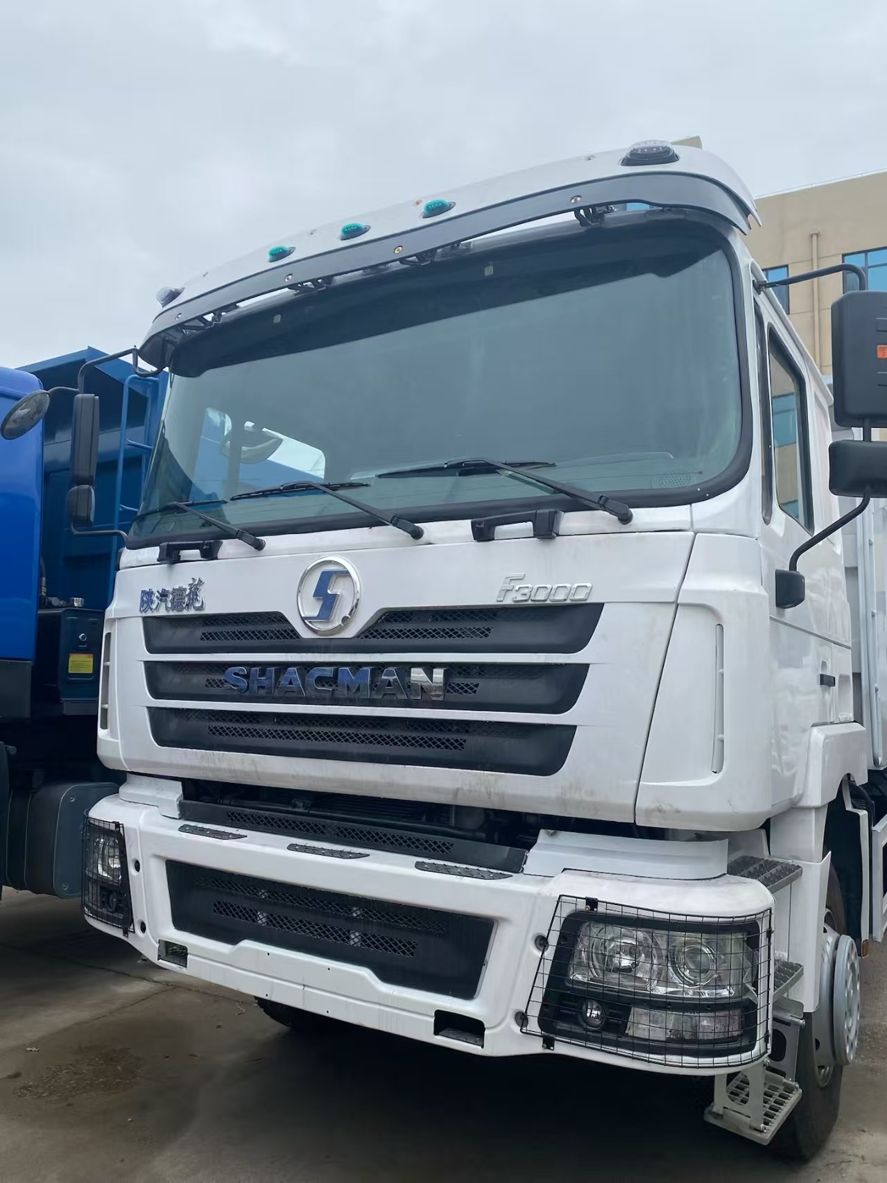 For Sale: Export to Africa Shaanxi Automobile Delong X3000 Dump Truck, Sinotruk Dump Engineering Vehicle, Mining Dump Truck for Transporting Soil and Gravel