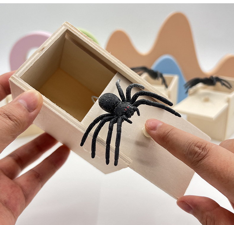 Scatola di legno a sorpresa a forma di ragno, stesso oggetto di scena divertente, insetto spaventoso, scherzo horror, giocattolo_voghion.com