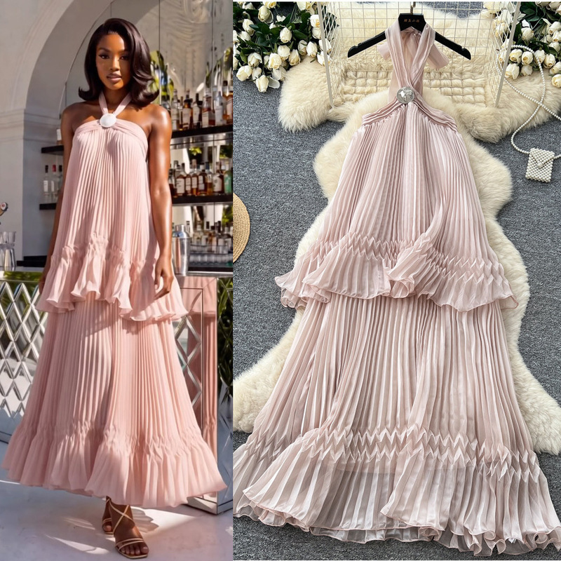 French-style halter-neck sleeveless backless pleated dress for women, summer Korean-style high-waisted tiered dress, fairy-like resort-style long dress French-style halter-neck sleeveless backless pleated dress for women, summer Korean-style high-waisted tiered dress, fairy-like resort-style long dress