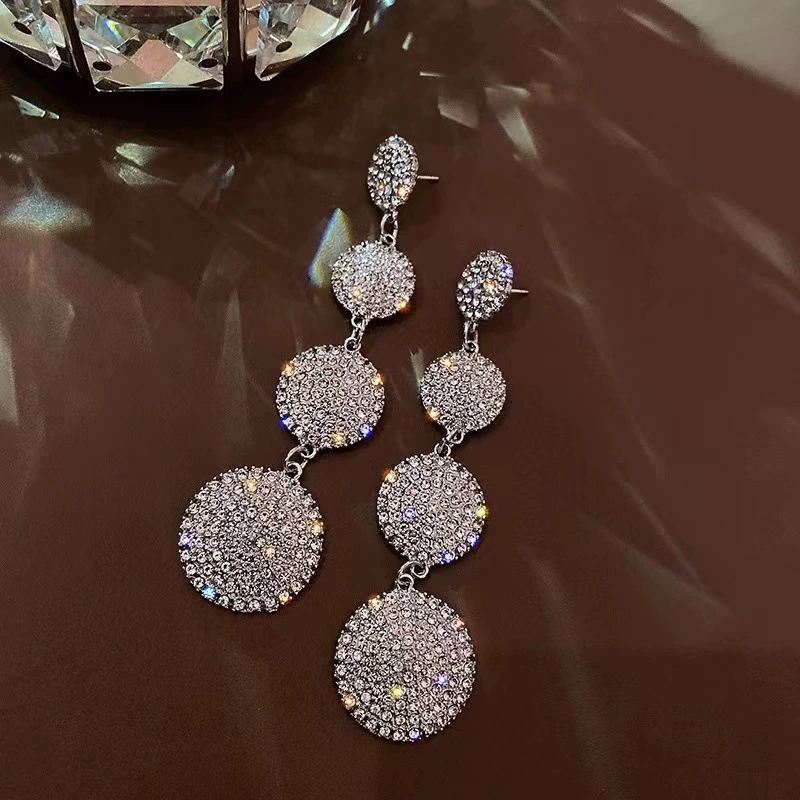 Серебряная игла, модные дизайнерские серьги, образец серебра 925, инкрустированные diamonds, европейский стиль, простой и элегантный дизайн, тренд сезона