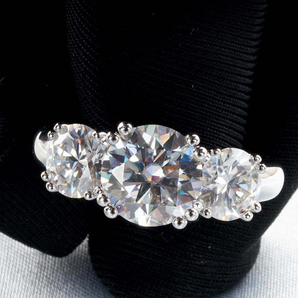 Europa y los Estados Unidos explotaron tres piedras de 5 quilates D color anillo de piedra de moissanita s925 plata galvanizado anillo de oro k ventas calientes