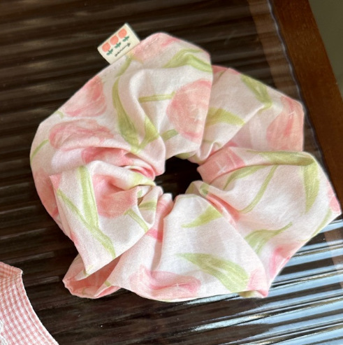 Anillo de pelo de flor de tulipán rosa