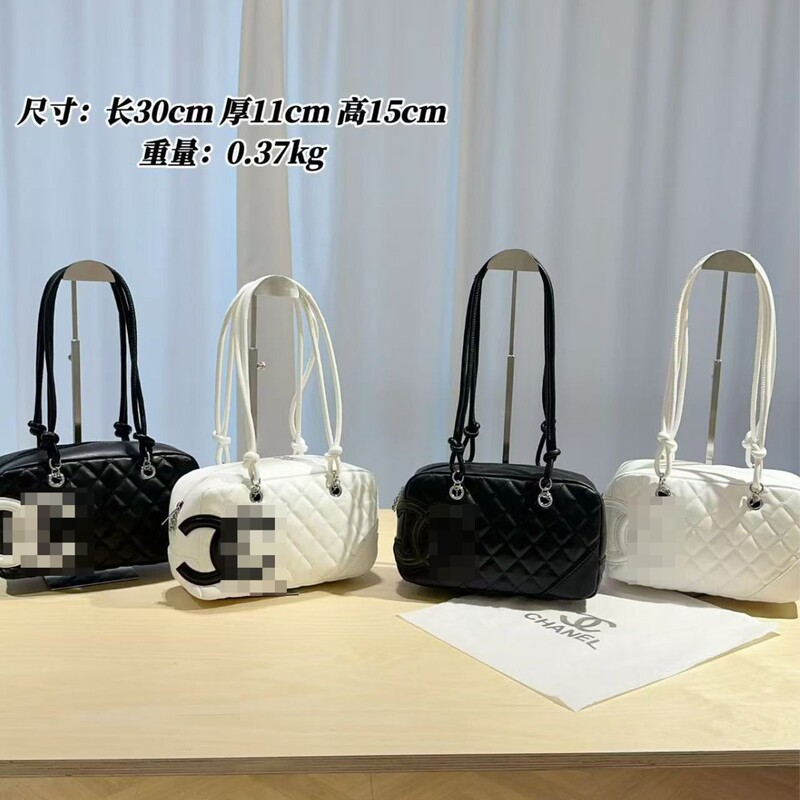 Bowling-Style Pillow Bag in Panda Colors, Underarm Shoulder Bag, Fashionable Versatile Sheepskin Small Bag, Vintage Chanel-Inspired Black and White Style Bowling-Style Pillow Bag in Panda Colors, Underarm Shoulder Bag, Fashionable Versatile Sheepskin Small Bag, Vintage Chanel-Inspired Black and White Style