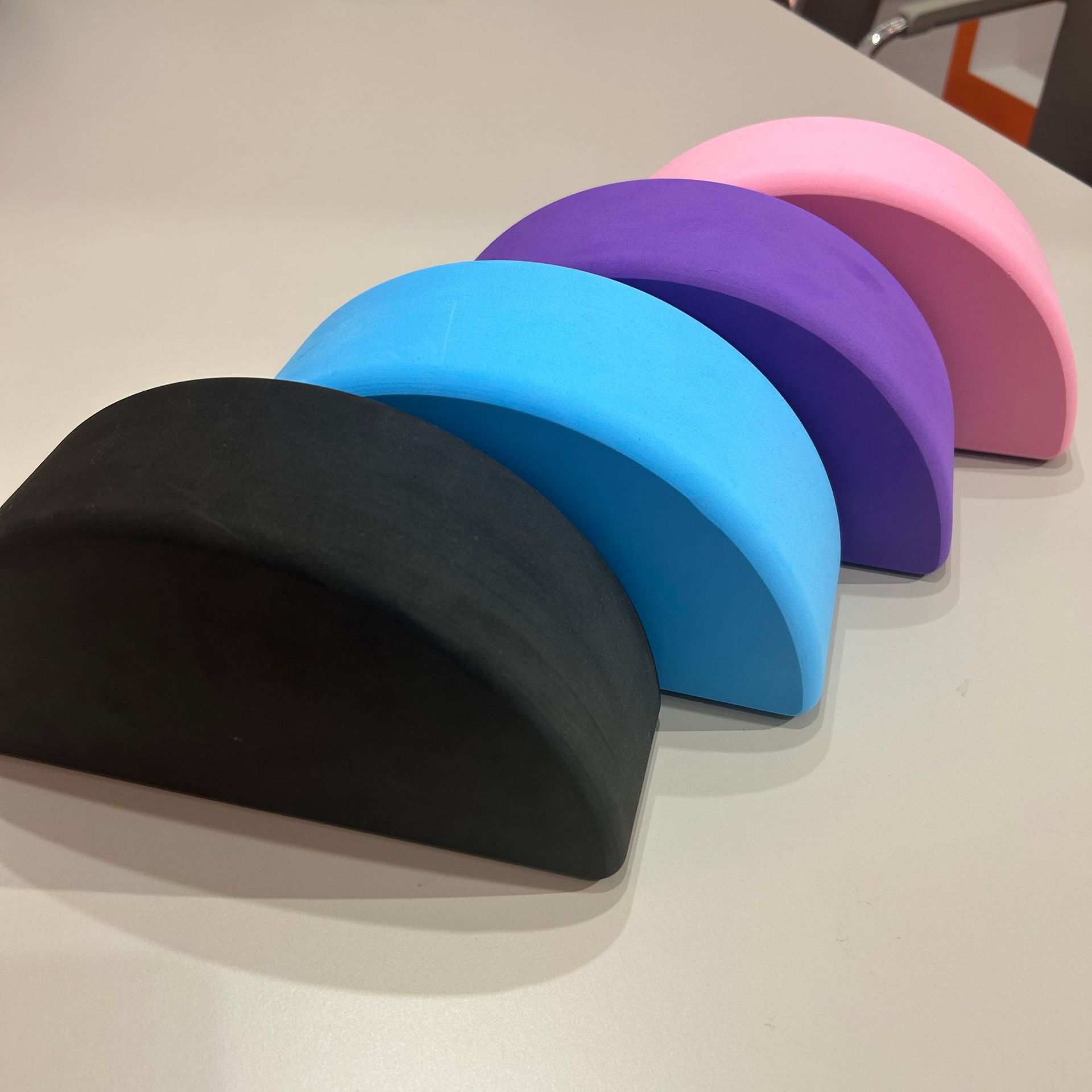 Curva Balance Moon Brick Sólido Núcleo de Mantener el Equilibrio Yoga Asistente Semicírculo Entrenamiento antideslizante Paddle