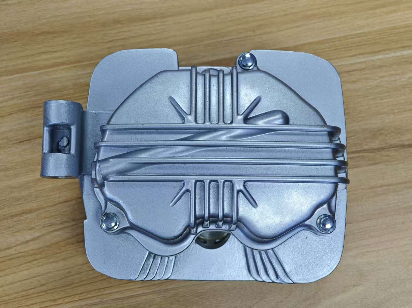 Motorcycle CG200 cylinder head assembly, compatible with Zongshen, Lifan, and Loncin 200cc engines, replacement part for cross-border sales