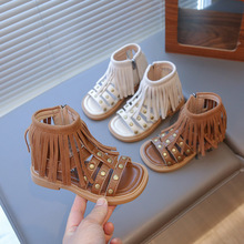 小女孩子凉鞋2026夏季新款女中小童镂空时尚流苏铆钉侧拉链罗马鞋