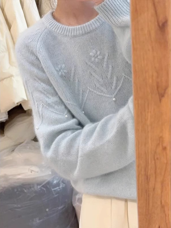 高級感の青いフックの花の柔らかいモチモチのセーターの女性の秋冬の外は乳のfufuの怠惰なプルオーバーのニットの上着を着ます。|undefined