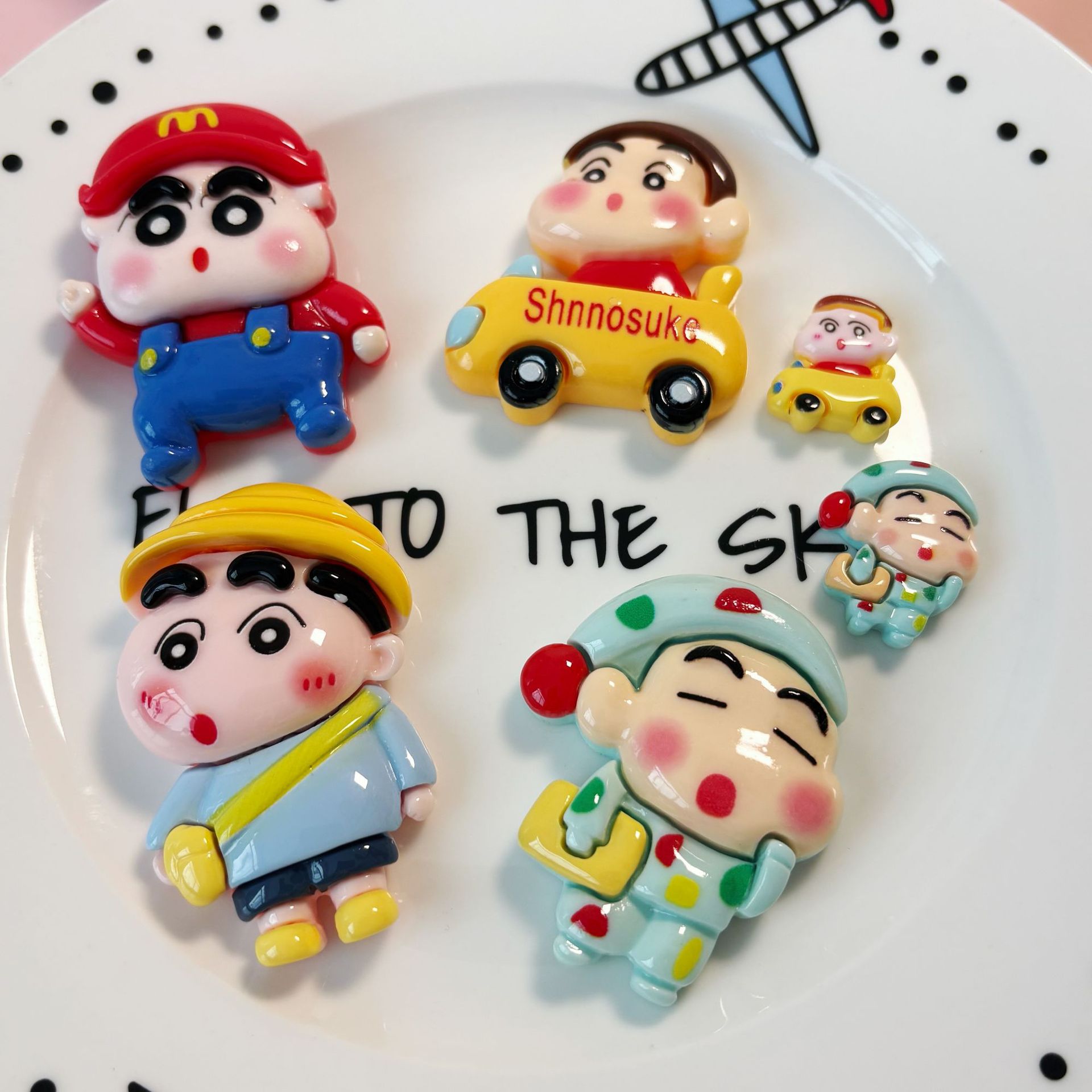 Crossdressing 크레용 신짱 수지 액세서리 diy 수제 머리핀 휴대 전화 케이스 냉장고 자석 슬리퍼 버클 키 체인 소재