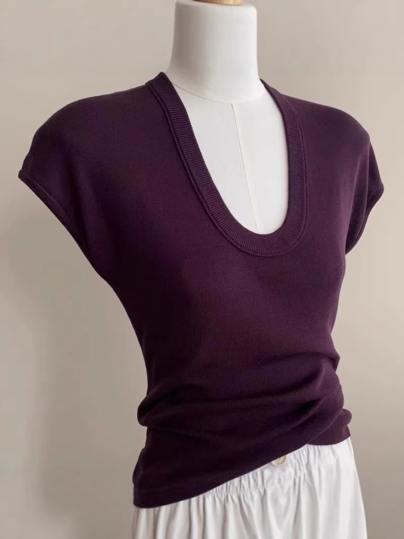 Áo thun nữ cổ tròn tay ngắn chất liệu Tencel ôm nhẹ form chuẩn — đen