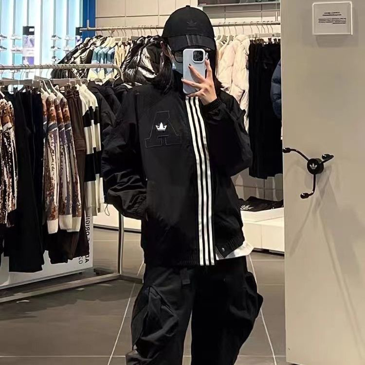 Clover Embroidered Sports Windbreaker Jacket, Unisex, Stand-Up Collar, Loose and Breathable, Spring and Autumn Style Jacket