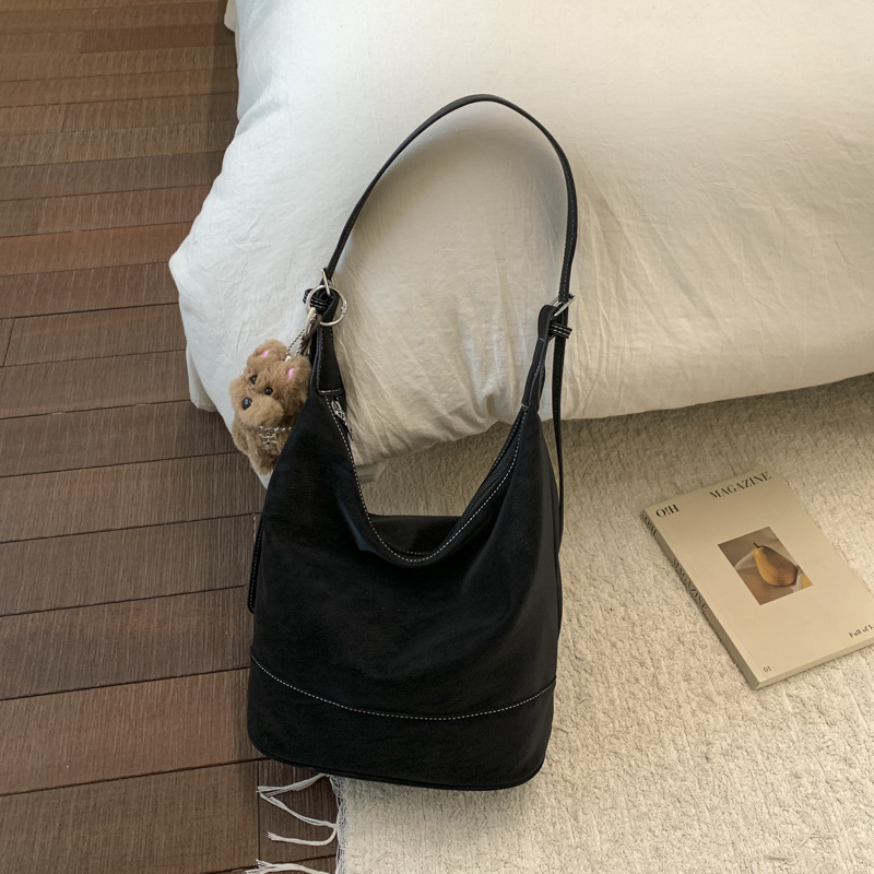 2025 nuevo tipo de bolso coreano bolso de transporte de mujer gran capacidad bolso de cubo de agua viento lento viaje de hombro bolso de brazo