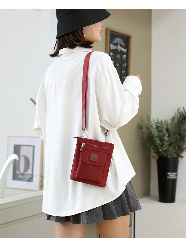 A new minimalist crossbody bag for women, a streetwear portable crossbody bag, water-resistant phone bag and waist bag undefined