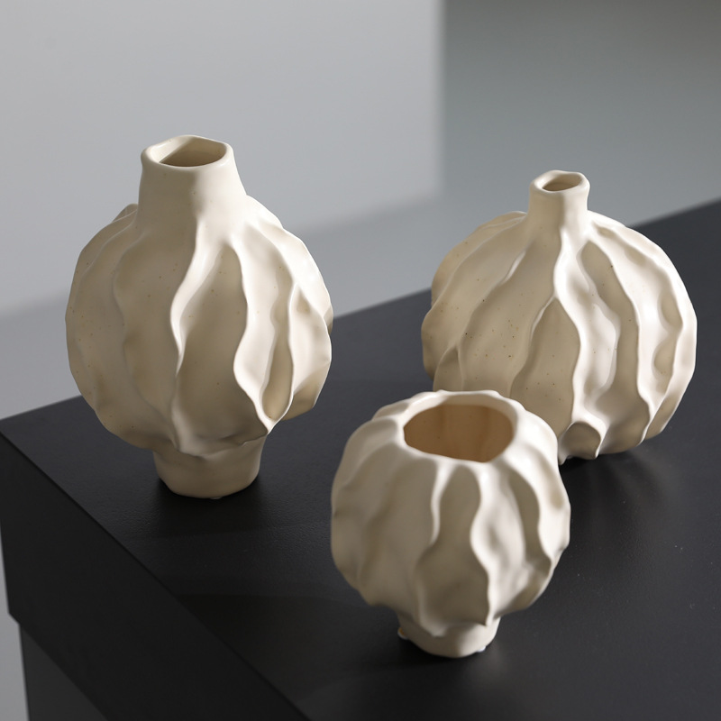 Vaso de cerámica de viento de crema en decoración de viento de flores secas para el hogar de viento de viento de la sala de estar de arte abstracto decorativo arreglos florales