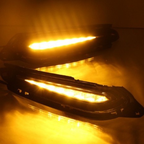 Adecuado para 14-17 Honda Yizhi HRV luz diurna especial modificada LED diurna con luz antiniebla delantera de dirección configuración baja