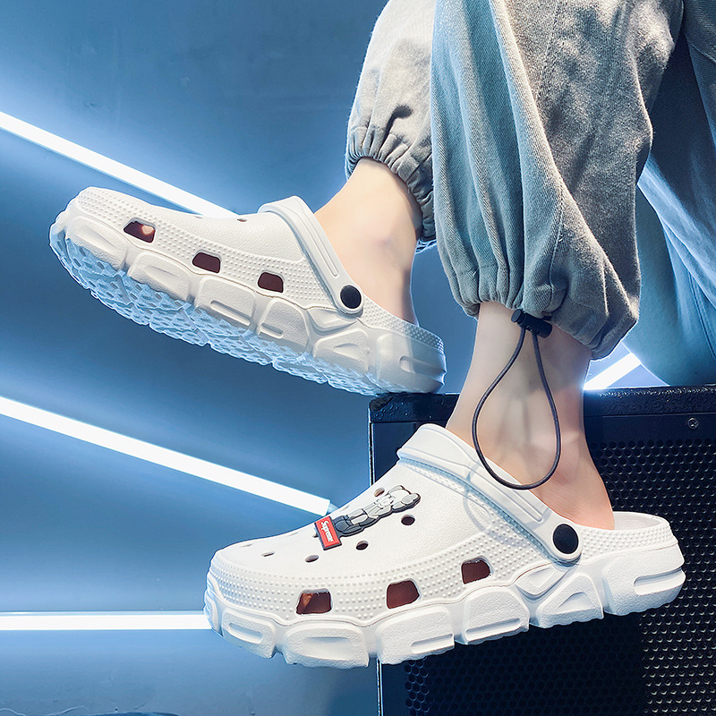 Zapatos con agujeros, zapatos casuales de verano nuevos para hombres, transpirables, huecos, ligeros, pisando mierda, dos zapatillas de Baotou vadeando en la playa