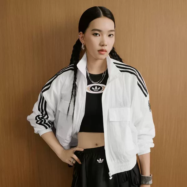 Cross-border wholesale of high-quality women's sports casual short stand-collar woven jacket with embroidered logo and three-leaf emblem
