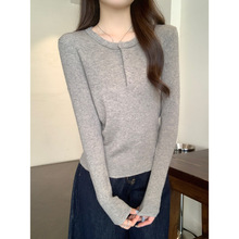 美式2025秋季韩版气质百搭修身圆领显瘦纽扣6羊毛针织打底衫毛衣