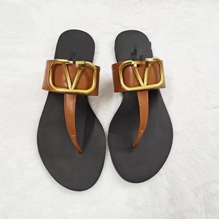 ���Q��ЬŮ�ļ��⴩V��һ�������eƽŮV�ҕr�д�aŮЬ͸��