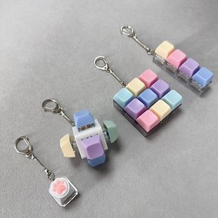Two-key three-key five-key combination decompression toy axle test device luminous decompression key chain finger decompression toy pendant