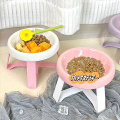 プラスチック製の空飛ぶ円盤猫ボウルと犬ボウルホルダー、首の保護と転倒防止ペットボウル、猫ボウル、水飲みボウル、スナックフードボウル