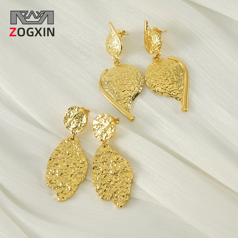 Pendientes irregulares de amor en relieve francés europeo y americano de nuevo estilo Pendientes de moda de textura de acero inoxidable de oro de 18 quilates al por mayor