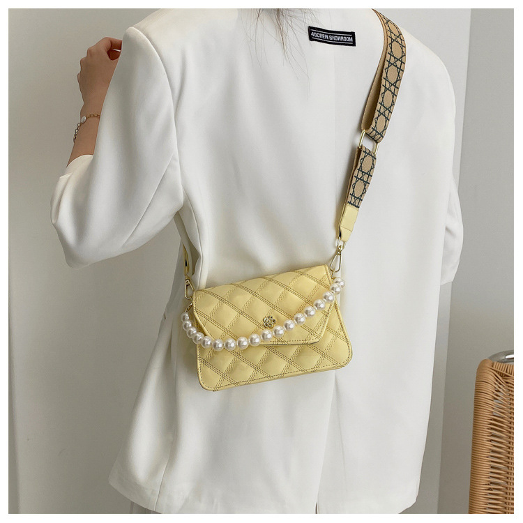 Fashion Pearl Chain Shoulder Messenger Portable Bag Wholesale display picture 12