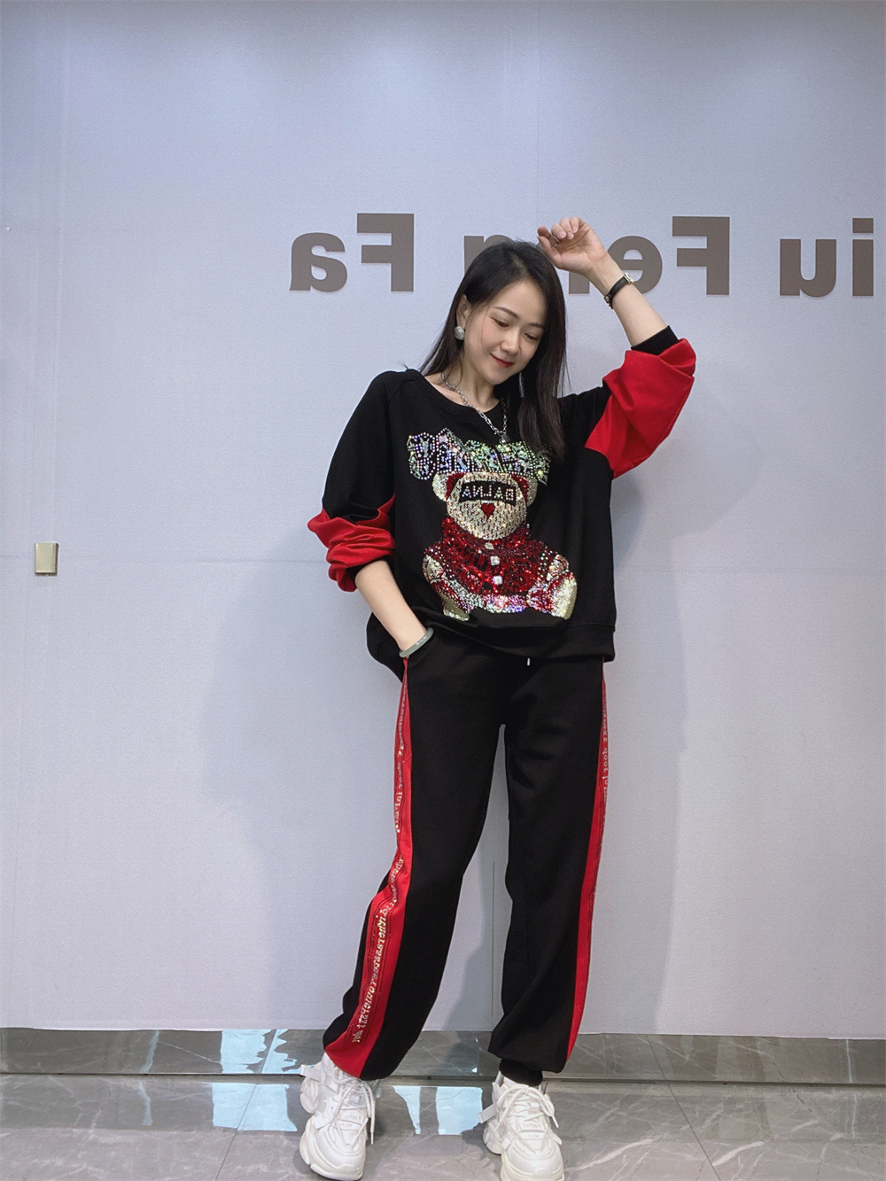 Europa y los Estados Unidos de la ropa de mujer diamante empalme cuello redondo manga larga pantalón conjunto damas de otoño casual diseño suelto pantalón conjunto