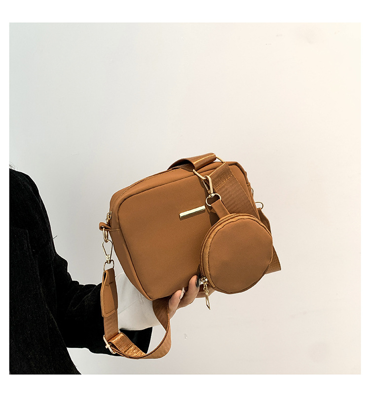 Femmes Petit Faux Cuir Couleur Unie Vêtement De Rue Fermeture Éclair Sac D'Épaule display picture 4