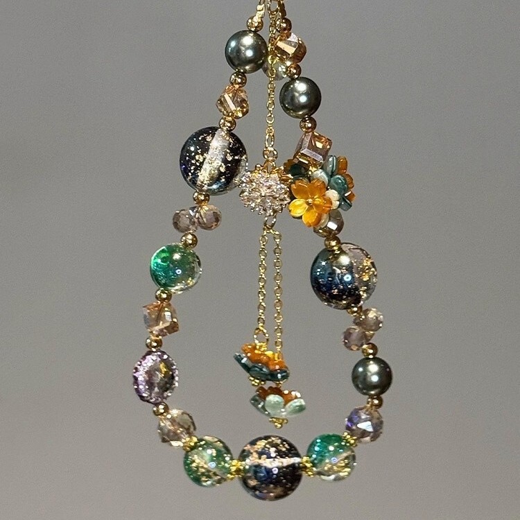 Vintage-Style Floral Beaded Pendant with Unique Design, High-End, Stylish, Exquisite, Light Luxury, Versatile Phone Chain Vintage-Style Floral Beaded Pendant with Unique Design, High-End, Stylish, Exquisite, Light Luxury, Versatile Phone Chain