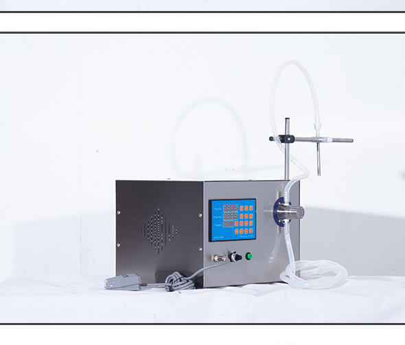 磁力泵式辣椒油食用油自动定量灌装机 小型纯液体定量灌装机