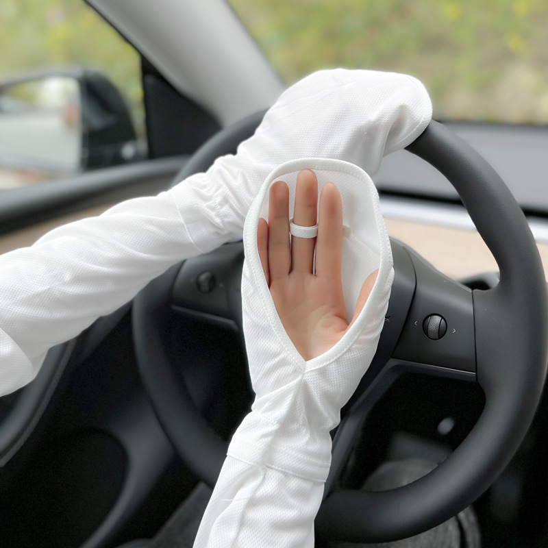 Finger-covered mesh sleeves-white