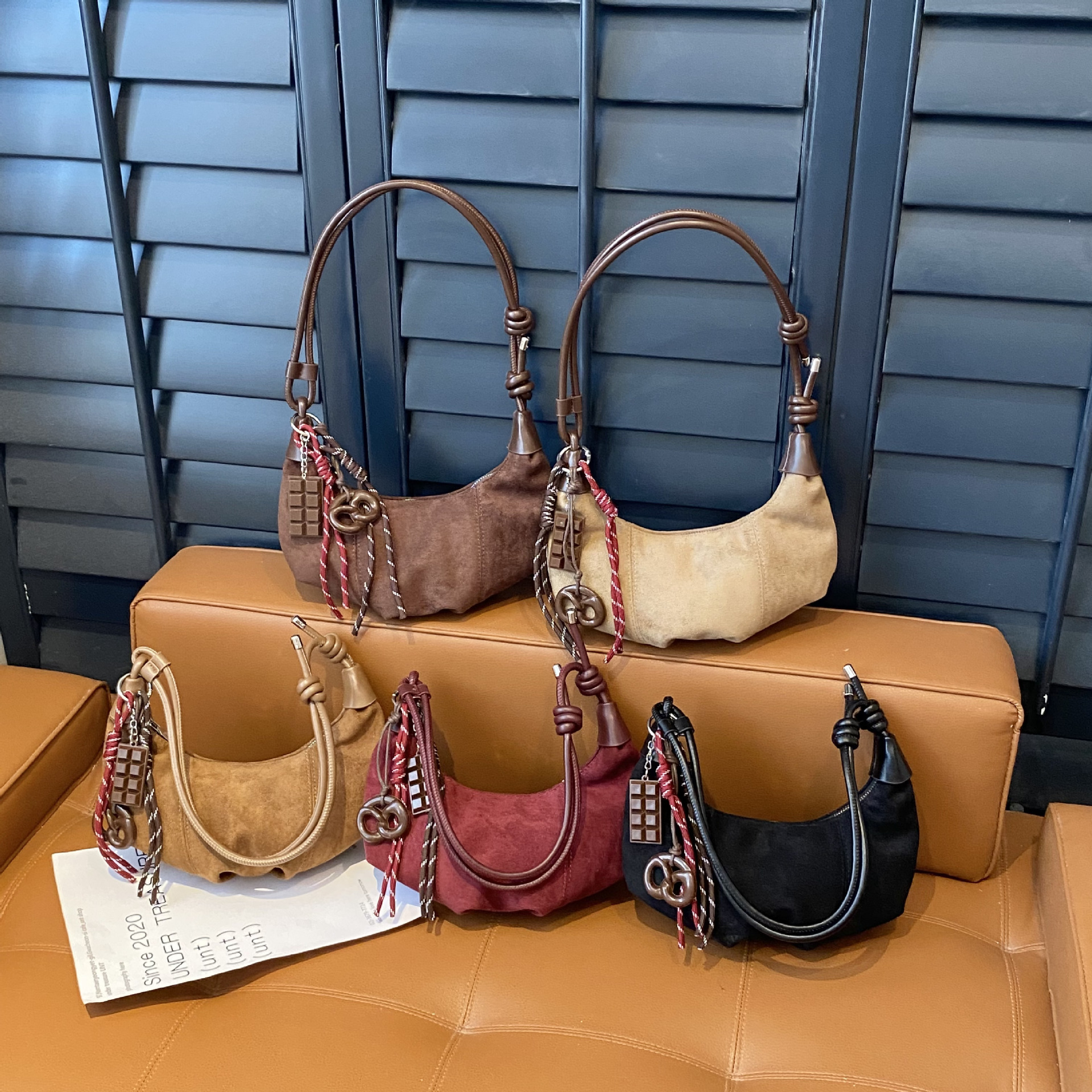 New Retro Large Capacity Shoulder Dumpling Bag Faux Suede Hobo Bag Simple Fashion Versatile Underarm Crossbody Bag