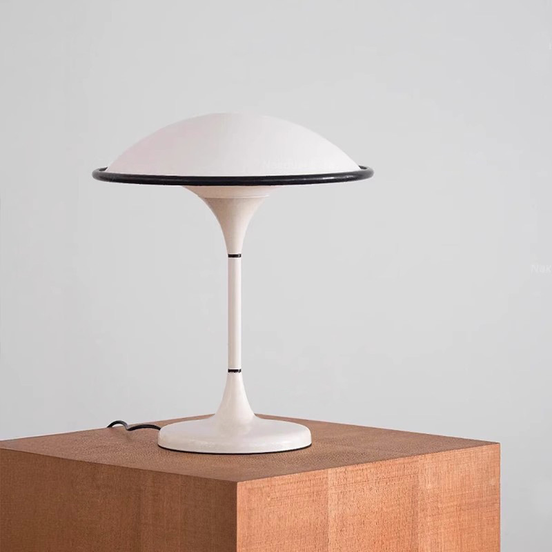 French Medieval Simple Flying Saucer Table Lamp Bedroom Bedside Study Living Room Study Designer Creative Atmosphere Table Lamp