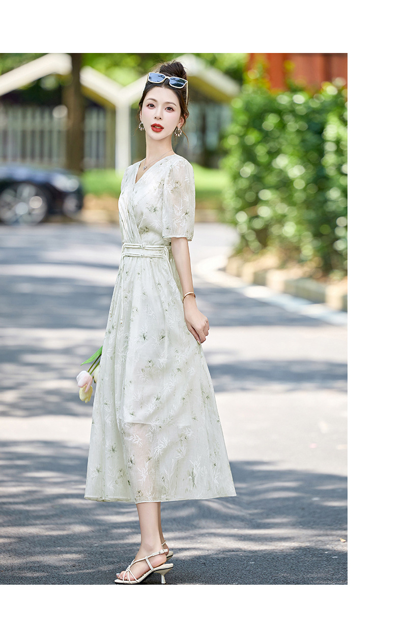 Váy hoa cổ chữ V thắt eo thon gọn mùa hè ZQ88079 — Màu xanh lục nhạt, Màu xanh lam chi tiết 14