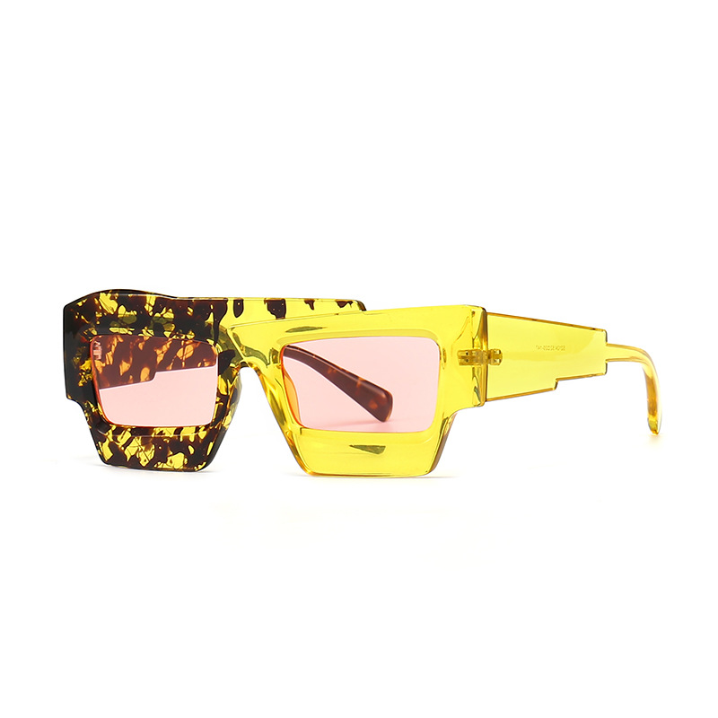 trend fashionable retro glasses