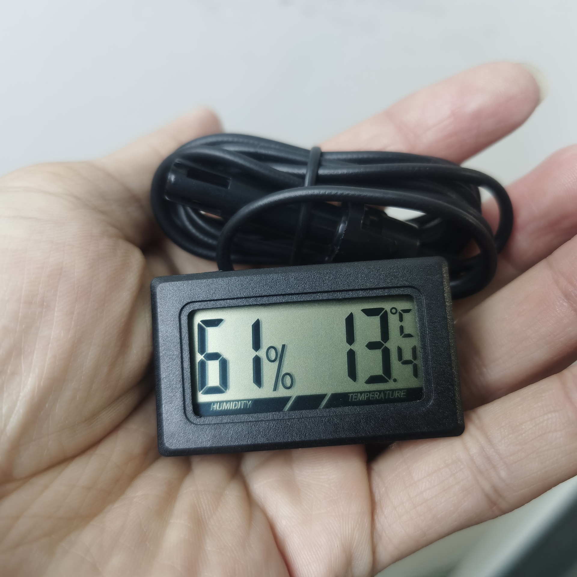 迷你温度计湿度计 嵌入式室内外数显电子表 宠物车载无线温湿度表