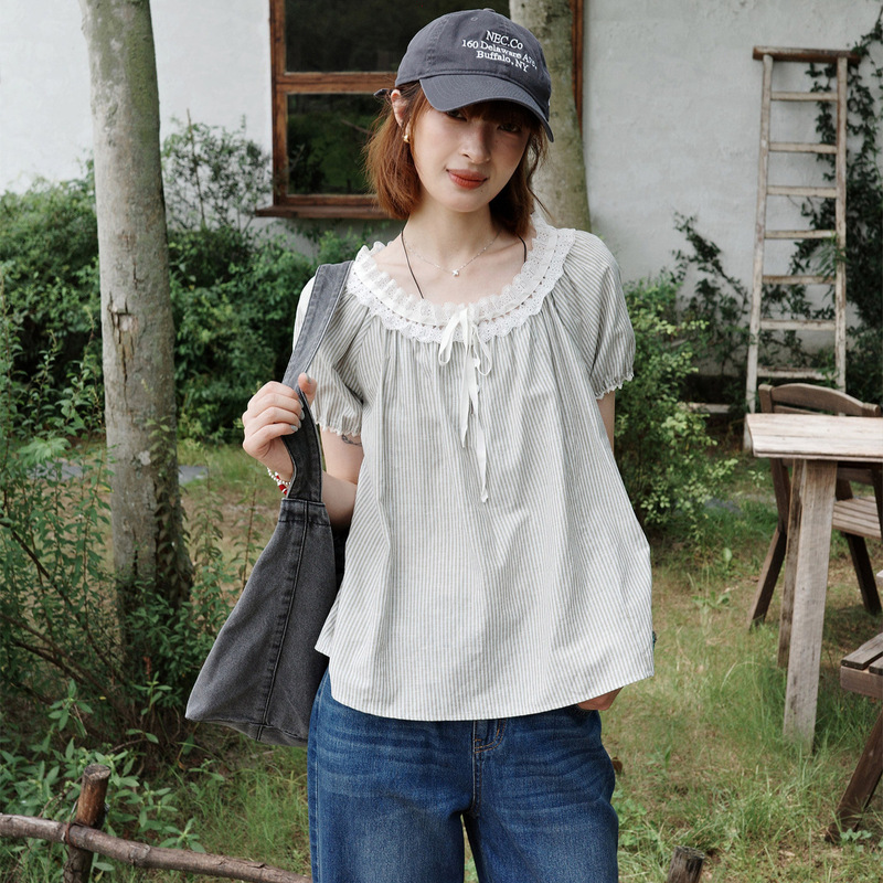 Original quality "Calista" drawstring lace collar white embroidered babydoll shirt with striped short sleeves Original quality "Calista" drawstring lace collar white embroidered babydoll shirt with striped short sleeves
