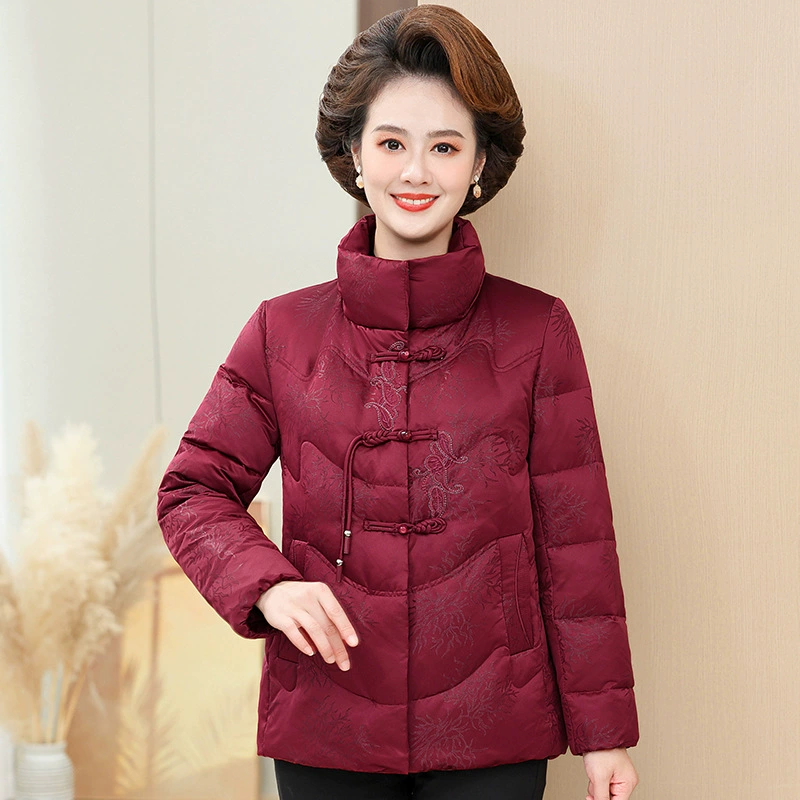 Красная мама средних лет пуховик мода иностранная зима 2024 новая вышивка теплая 90 белая утка пуховик