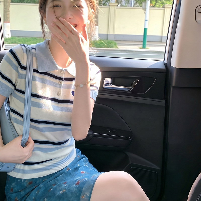 Blue and White Contrast Striped Heart-Patterned Knitted Turn-Down Collar Short-Sleeve T-Shirt for Women, 2026 Summer New High-End Chic Top Blue and White Contrast Striped Heart-Patterned Knitted Turn-Down Collar Short-Sleeve T-Shirt for Women, 2026 Summer New High-End Chic Top