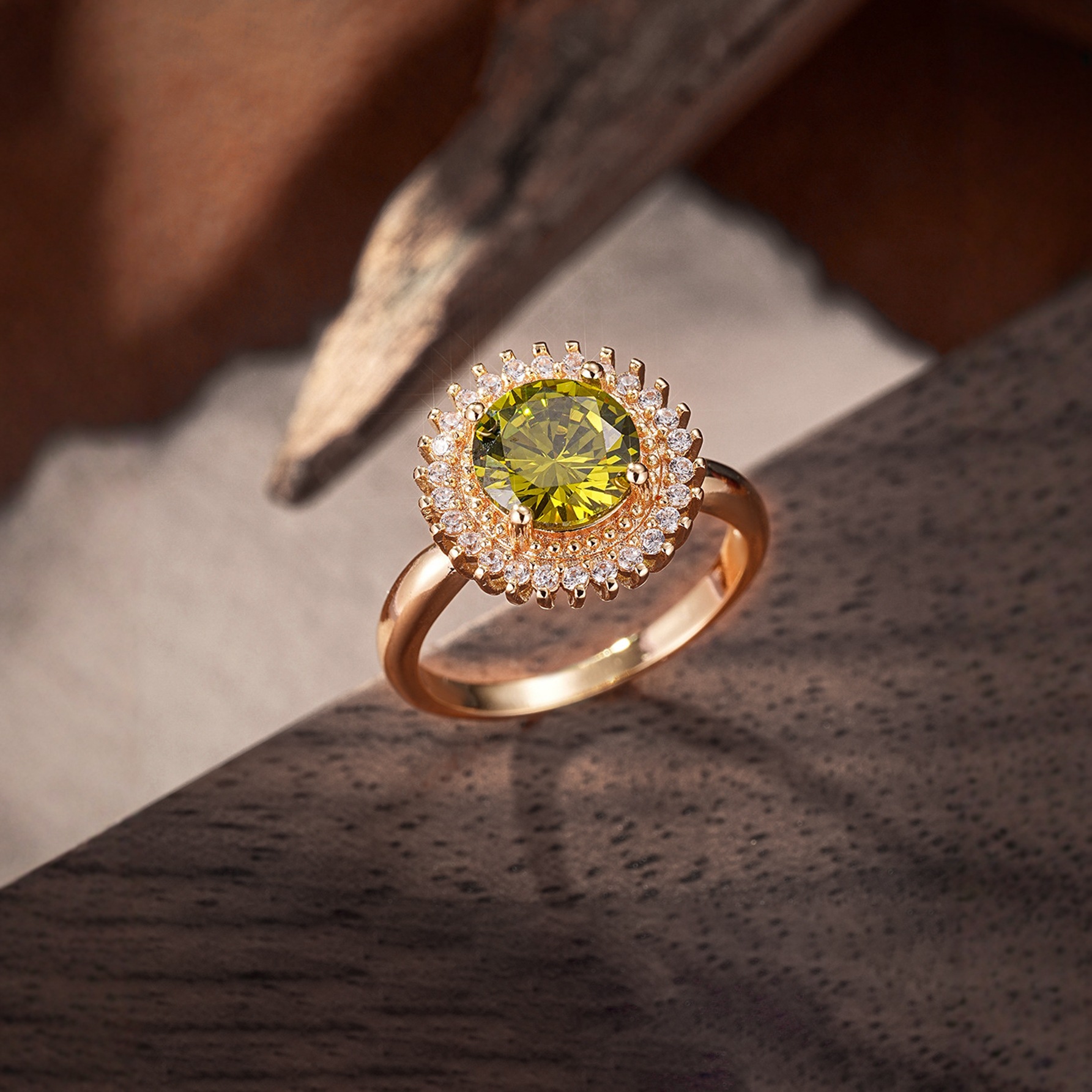 Hot Selling New Retro Alloy Inlaid Zircon Ring European and American Ladies Engagement Ring Factory Direct Sale