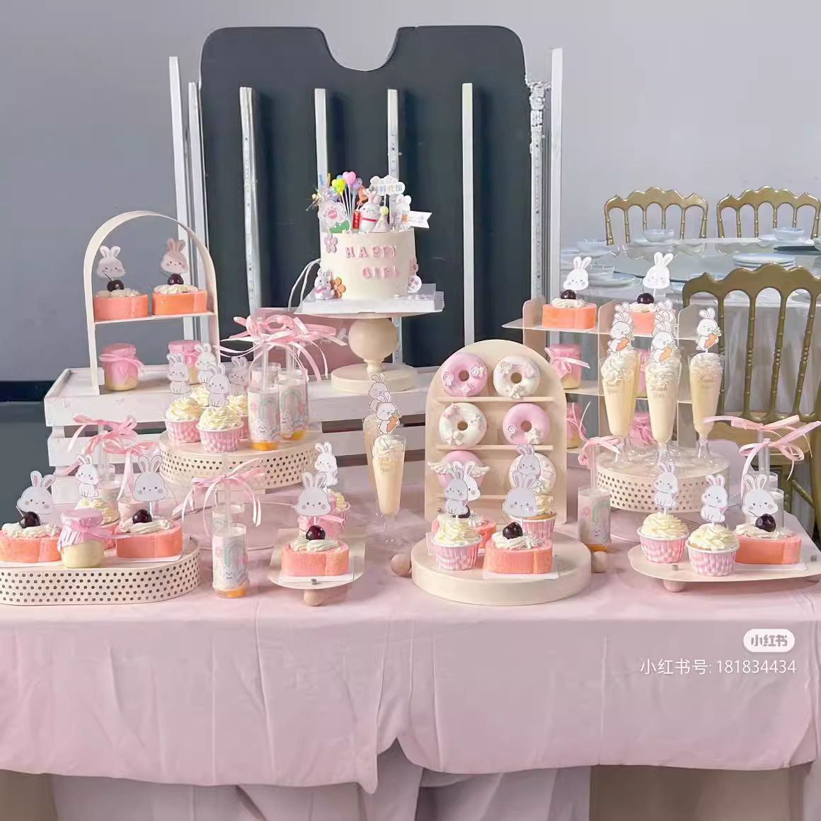 Tabla de postres de estilo blanco decoración estante de exhibición de bodas decoración estante de pastel de cumpleaños bandeja de refrigerio de hierro forjado