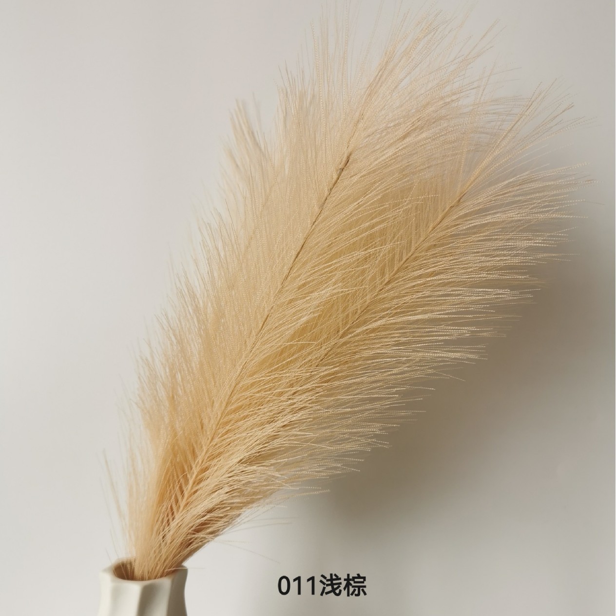 Amazon Venta caliente artificial Reed decoración del hogar artificial pampas hierba fábrica en stock pequeña caña al por mayor