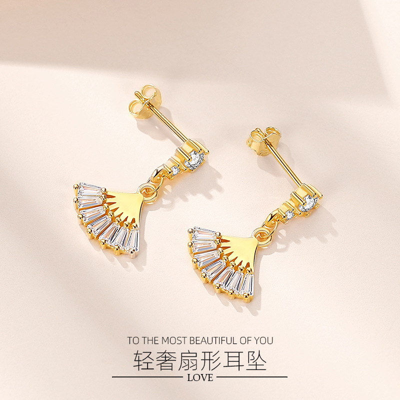 S925 pendientes de plata de ley de estilo coreano falda en forma de abanico pendientes largos pequeños incrustados en diamantes Internet celebridad luz estilo de lujo mismo estilo