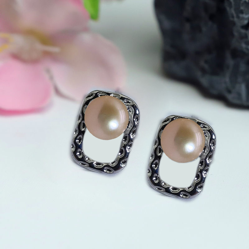 골판지 상자 진주 귀걸이 (화이트 골드 + 핑크 비즈)