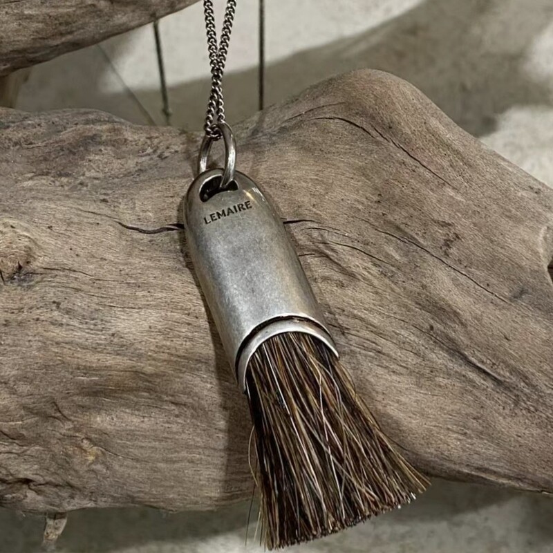 Autumn and winter blogger with tassel brush necklace niche design horse mane pendant temperament long sweater chain