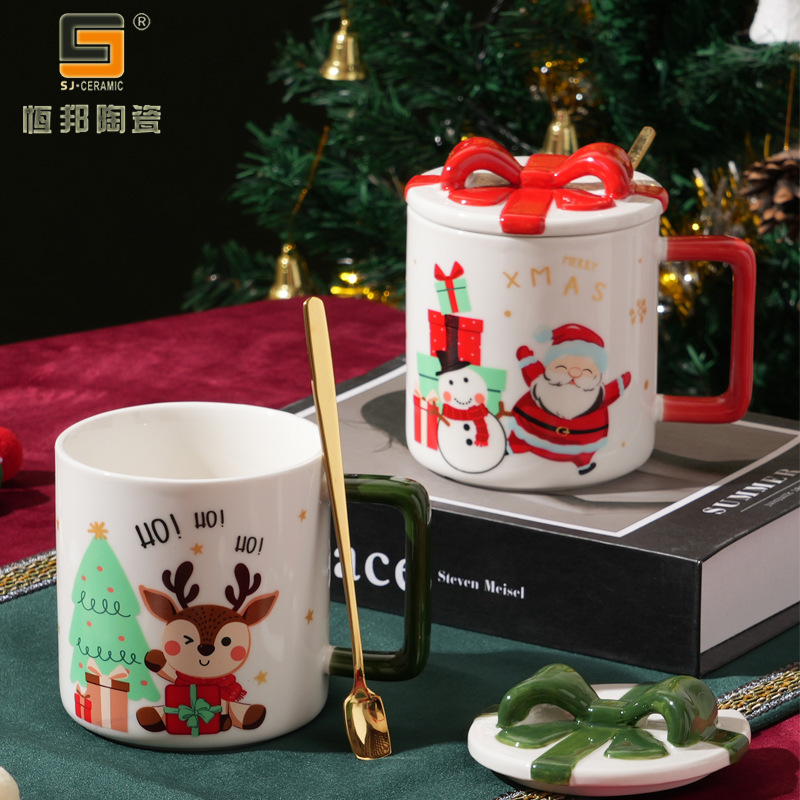 Nuevas tazas de cerámica creativas de Navidad tazas de café para parejas con cucharas para cubrir regalos de exportación