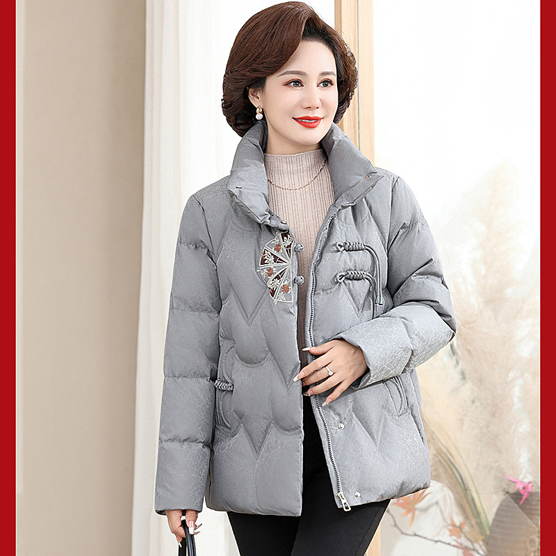 중년 어머니 겨울 서양식 고귀한 다운 재킷 여성의 짧은 24 새로운 중년 및 노인 기질 코트 90 오리 세트